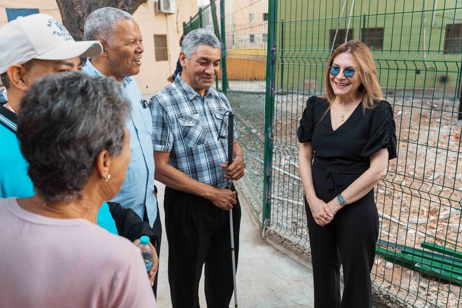 Carolina Mejía supervisa trabajos realizados en el parque V Centenario y su entorno en Villa Juana 