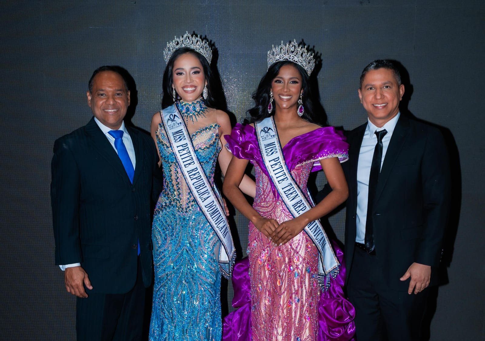 Samira de la Cruz y Ashley Joga se coronan como Miss Petite Teen & Miss Petite República Dominicana 2026