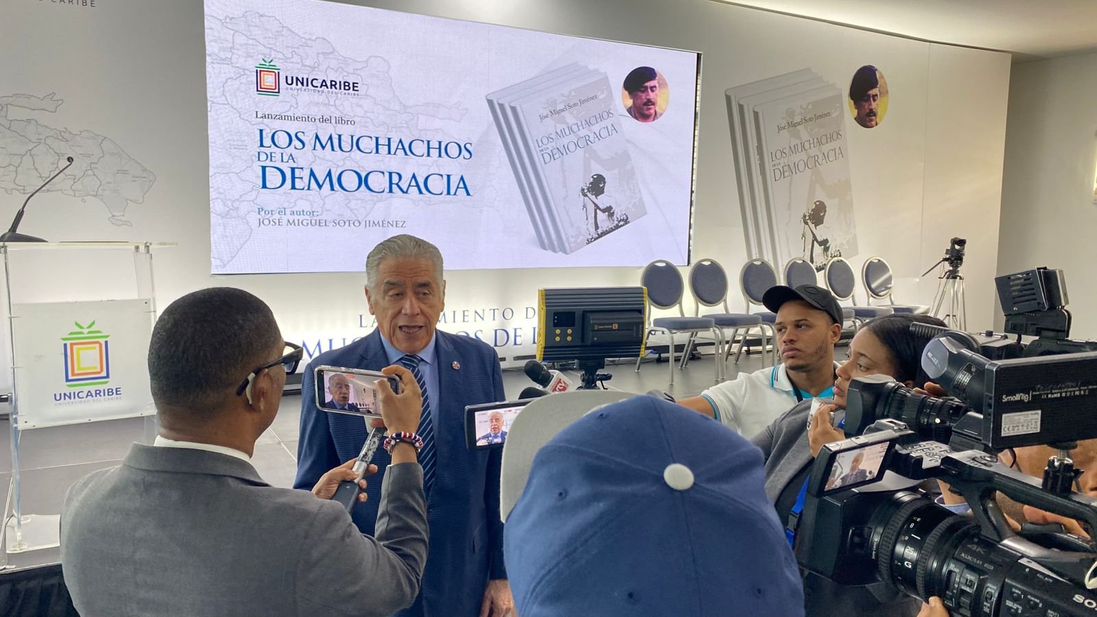General (R) José Miguel Soto Jiménez presenta con éxito su libro “Los muchachos de la democracia” 