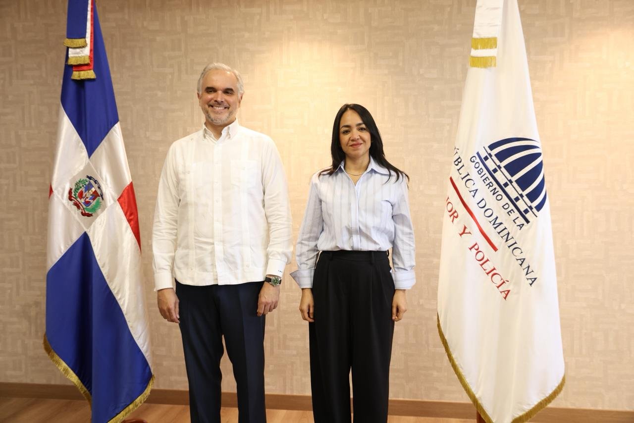 Ministro Luis Miguel De Camps impulsa acciones para reforzar la seguridad en centros educativos de todo el país