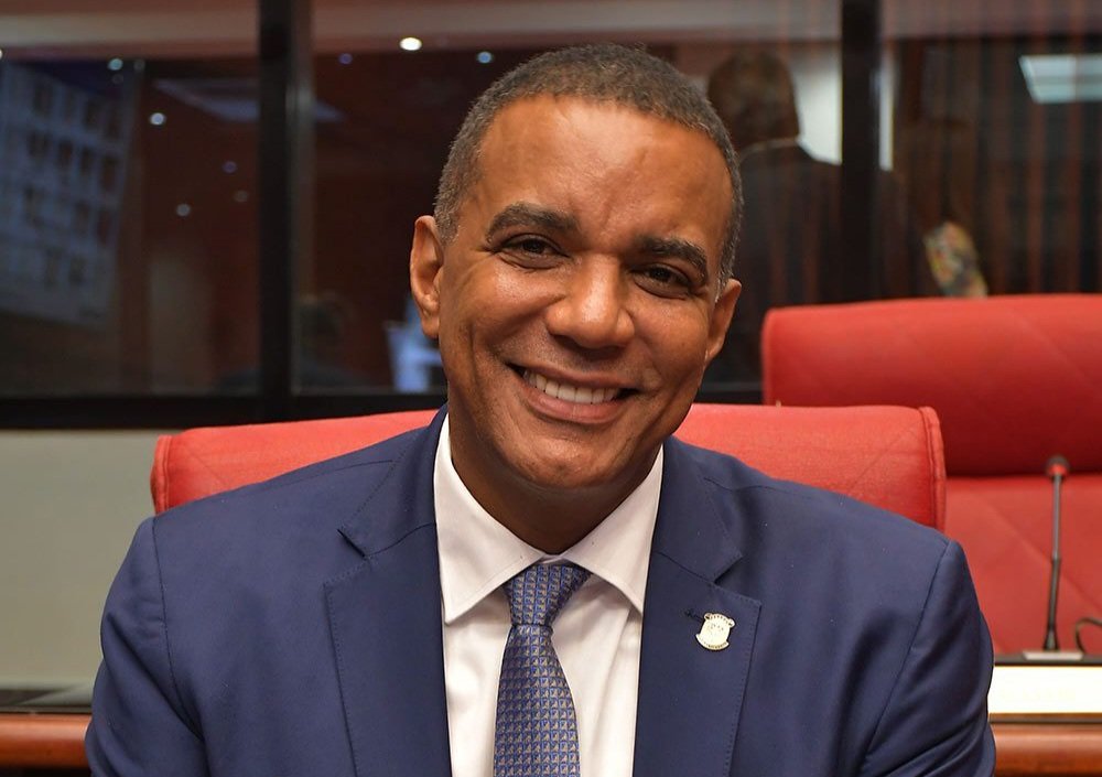 Senador Carlos Gómez y el ITLA anuncian 100 becas tecnológicas para jóvenes de la provincia Espaillat