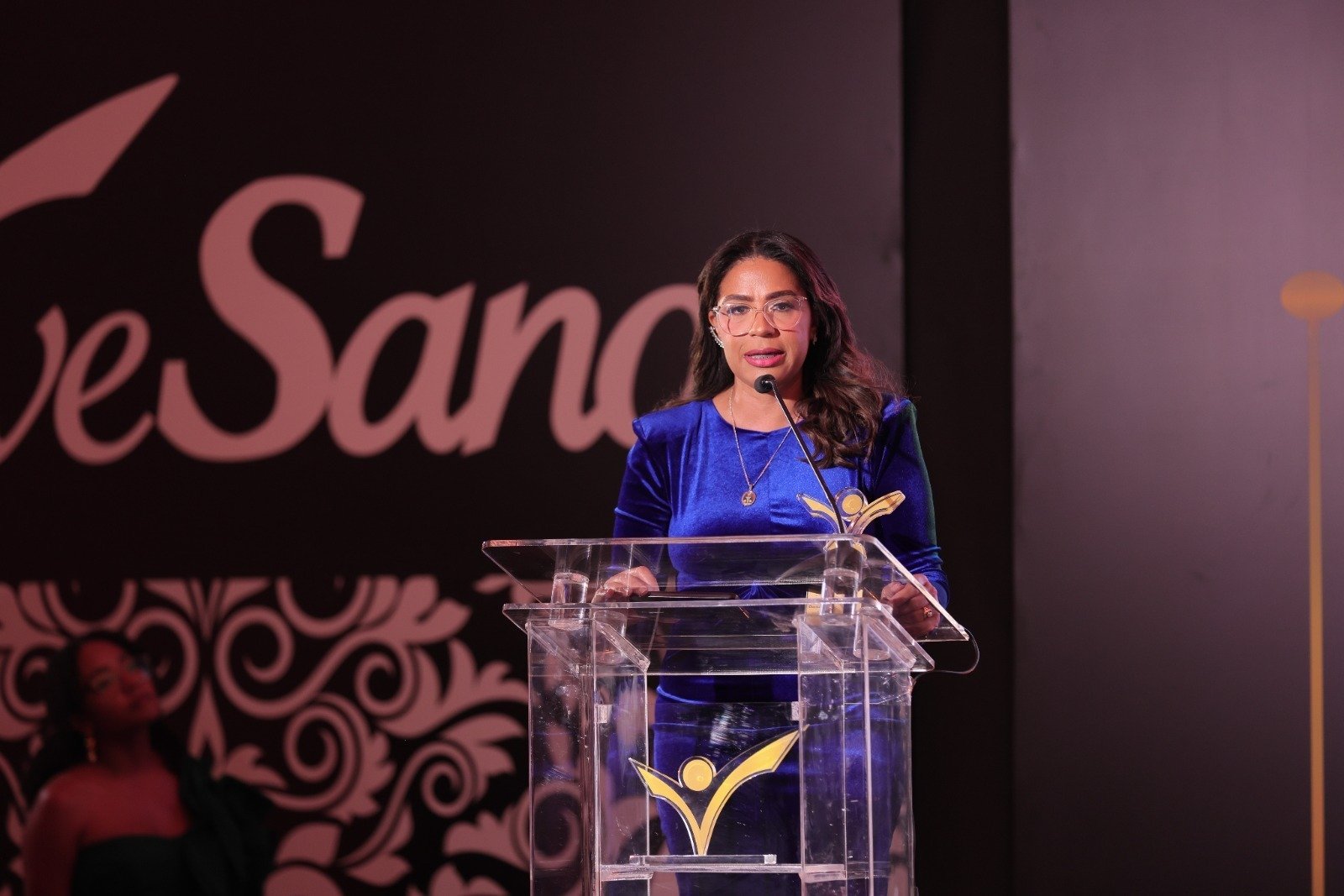 Premio Vive Sano reconoce a Carol G. Martínez Medina por su aporte al periodismo de salud