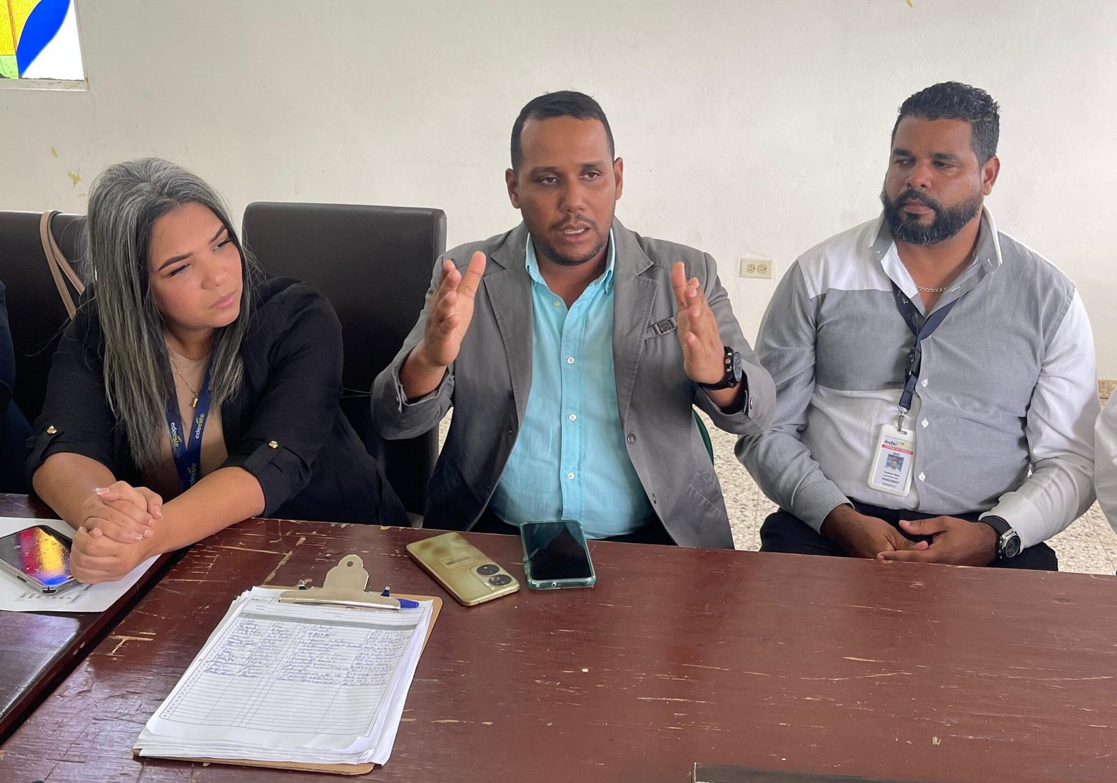Edeeste fortalece diálogo con sectores de Monte Plata y presenta planes para mejorar calidad del servicio eléctrico
