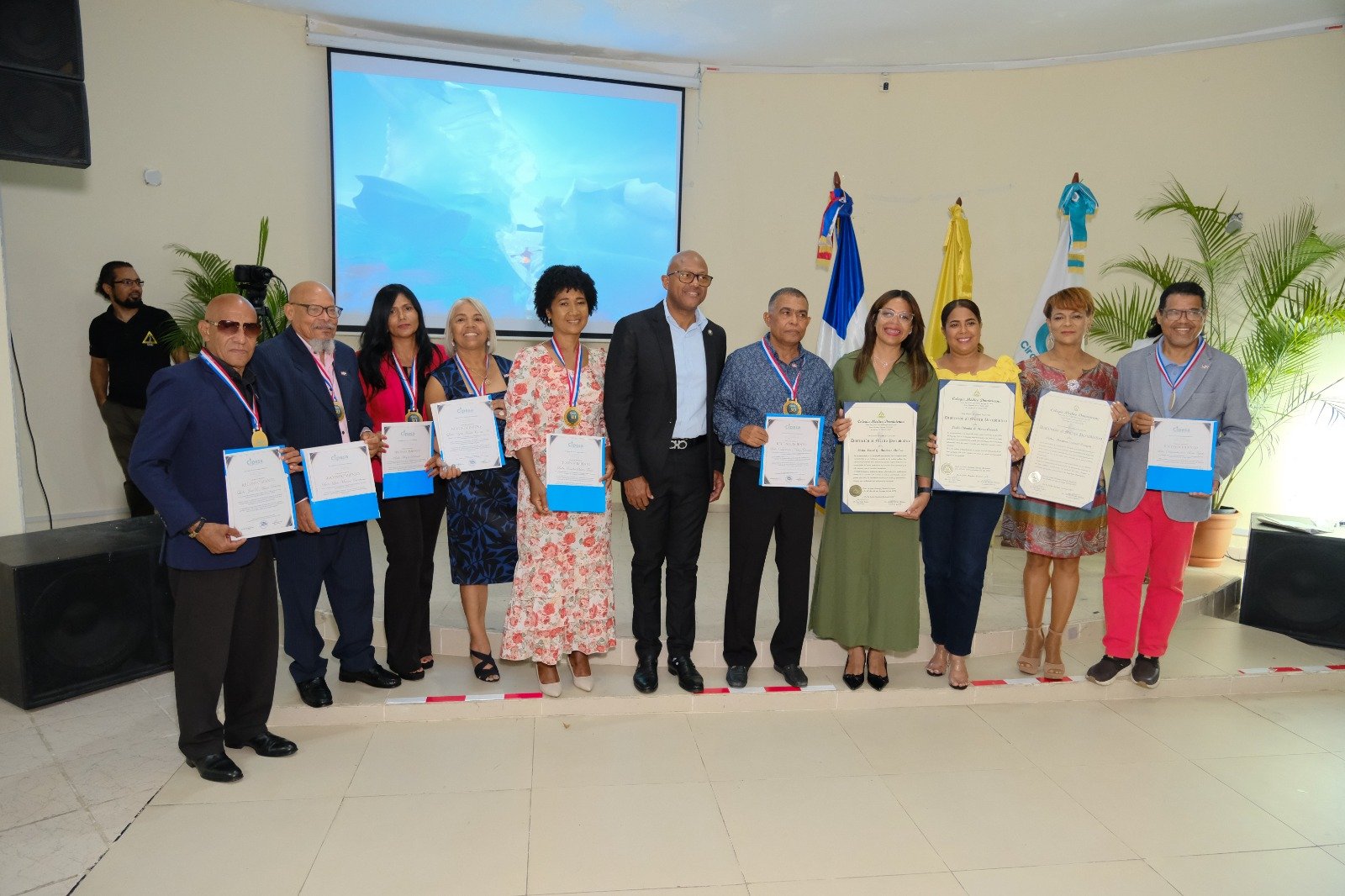 Colegio Médico Dominicano reconoce a periodistas del sector salud en encuentro institucional junto a CIPESA
