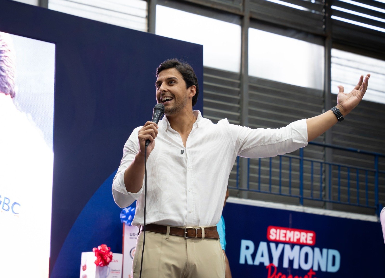 Raymond Rodríguez celebra el día de las madres; más de 700 mujeres respaldan su labor social en la capital