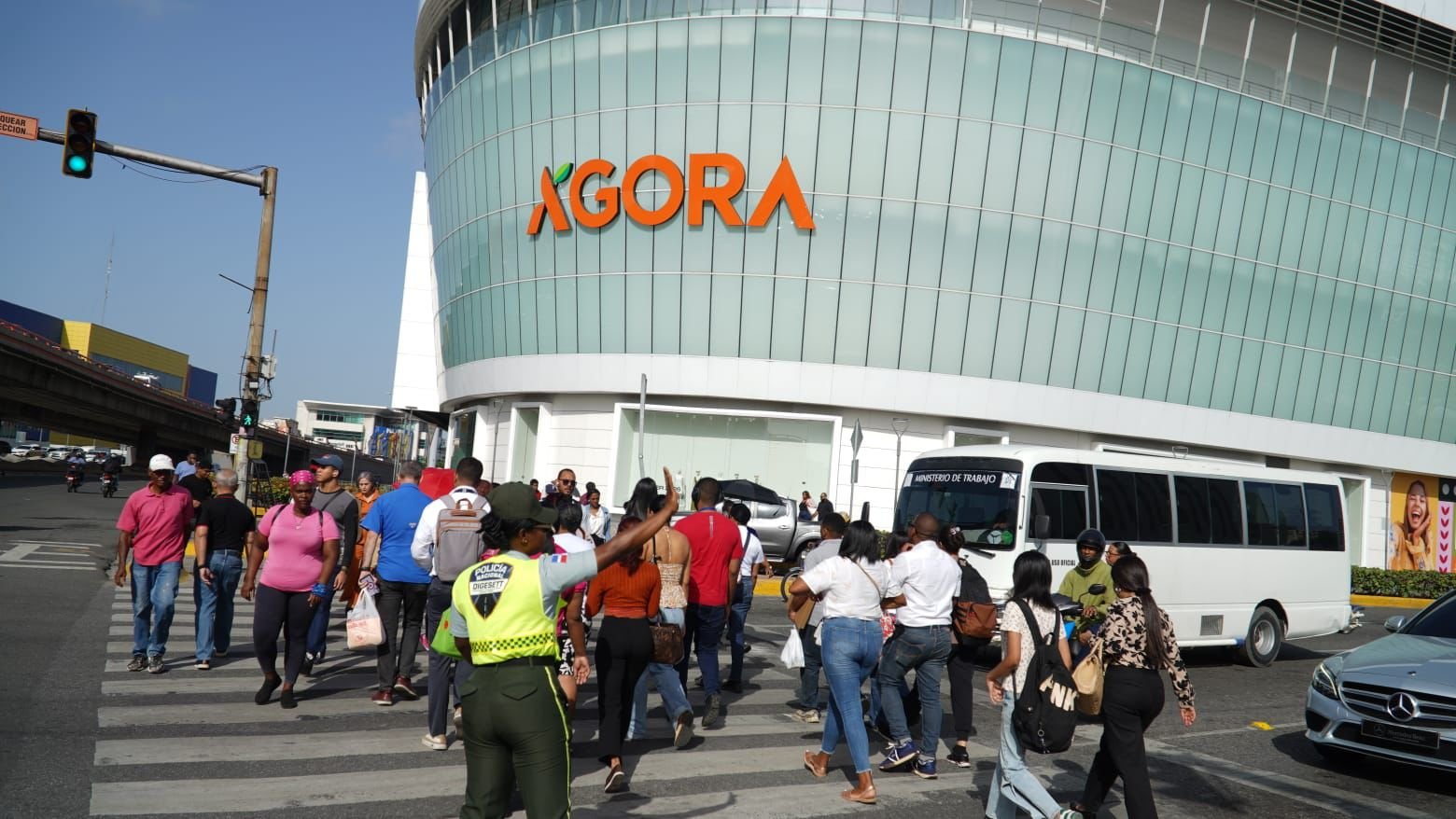 DIGESETT despliega dispositivo especial de control y viabilización en centros comerciales con motivo del Día de las Madres