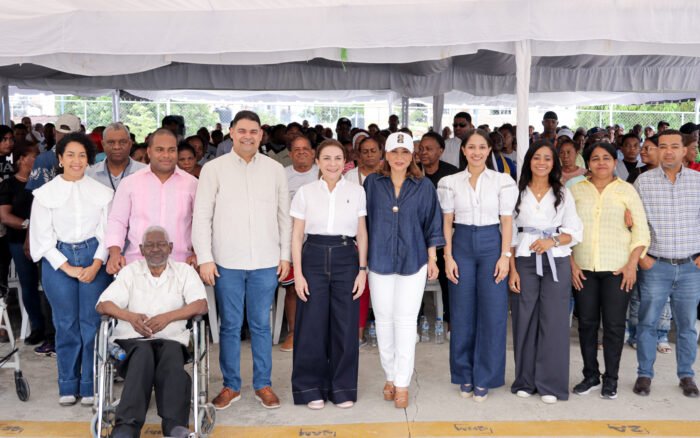 Supérate entrega Bono de Emergencia a más de 1,400 familias afectadas por las lluvias en el Distrito Nacional