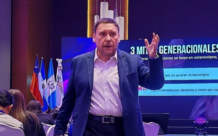 Marcelo Muñoz expuso sobre liderazgo multigeneracional y la nueva Generación IA