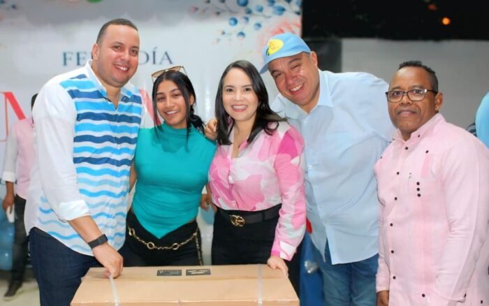 Diputado Manuel Núñez agasaja a más de 650 madres de la Circunscripción 2 del Distrito Nacional