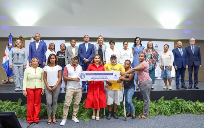 Gobierno y PNUD presentan proyecto seguros paramétricos para proteger hogares Supérate ante fuertes lluvias y huracanes