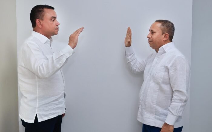 Doctor Julio Landrón juramenta a Alfonzo Herasme como director del Servicio Regional de Salud Enriquillo