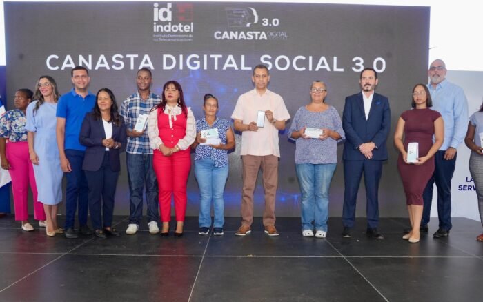 Indotel impacta a más de 500 residentes de Santo Domingo Oeste con Canasta Digital Social 3.0