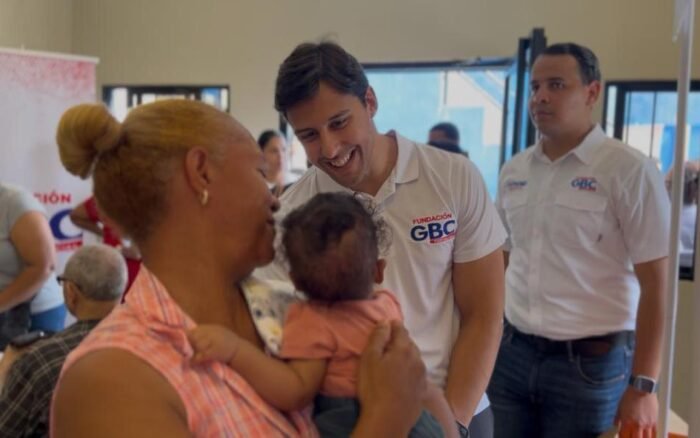 Raymond Rodríguez y Fundación GBC llevan salud, esperanza y ayuda social a más de 350 familias de El Manguito