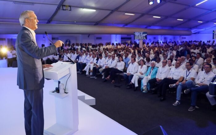 Presidente Abinader llama a cuidar al PRM con “humildad, unidad y determinación”