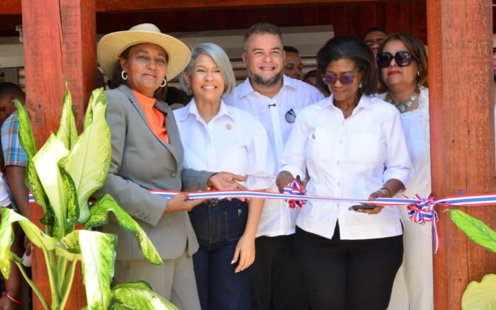 Hecmilio Galván inaugura Restaurante de Pescadores Tilamiches en Dajabón