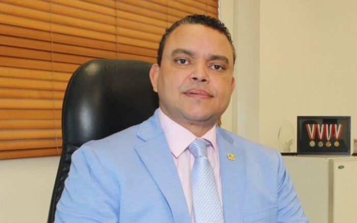 Dr. Julio Landron lamenta tragedia ocurrida en centro de salud y llama a fortalecer la cultura de respeto hacia las mujeres