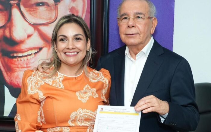Danilo Medina juramenta a exdiputada Ivannia Rivera y a decenas de dirigentes de Puerto Plata