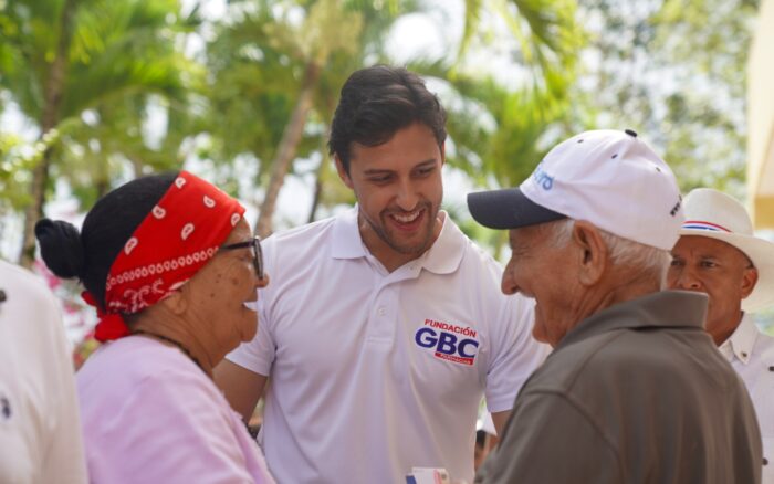 Raymond Rodríguez y Fundación GBC llevan esperanza a Las Cuevas de Cevicos en Cotuí
