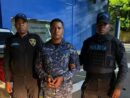 Policía Nacional entrega a la justicia al agente involucrado en la muerte de joven en sector de Herrera