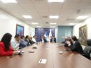 Ministro Yayo Sanz Lovatón instala mesa de diálogo con Adanegas para abordar comisiones por pagos con tarjetas