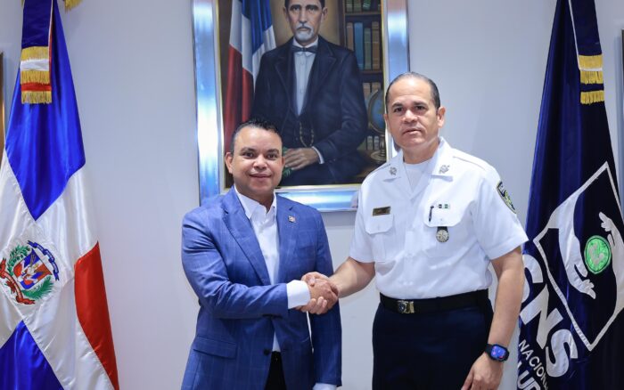 SNS y Policía Nacional articulan acciones para fortalecer la seguridad hospitalaria