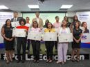 Raymond Rodríguez entrega laptops a 56 estudiantes meritorios mediante la Fundación GBC