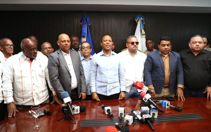 Transportistas respaldan al INTRANT, ratifican que no habrá aumento del pasaje y apoyan operativo de fiscalización en Santiago