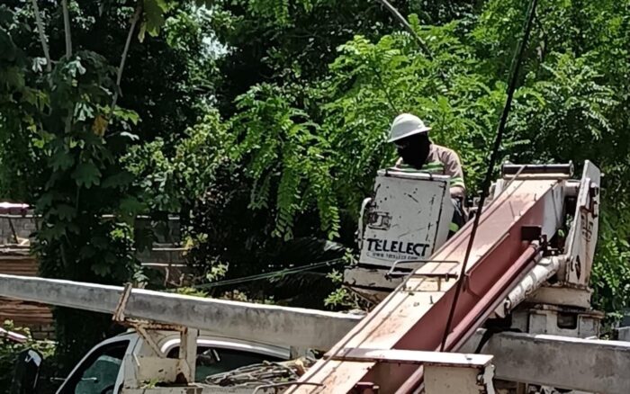 Edeeste normaliza redes eléctricas del sector La Majagua en Peralvillo
