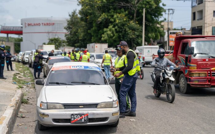 INTRANT interviene 17 rutas en Santiago por aumentos no autorizados en precio del pasaje y fiscaliza 85 vehículos irregulares