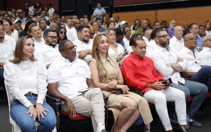 Agustín Burgos fortalece estructura del PRM en La Vega con jornada de formación en comunicación política