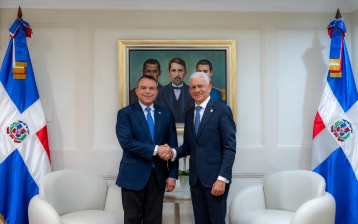 Director del SNS realiza visita presidente del Senado y reafirma compromiso de colaboración interinstitucional