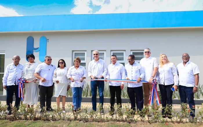 Presidente Abinader entrega Hospital Municipal Hacienda Estrella y salda deuda histórica de más de 20 años con la comunidad