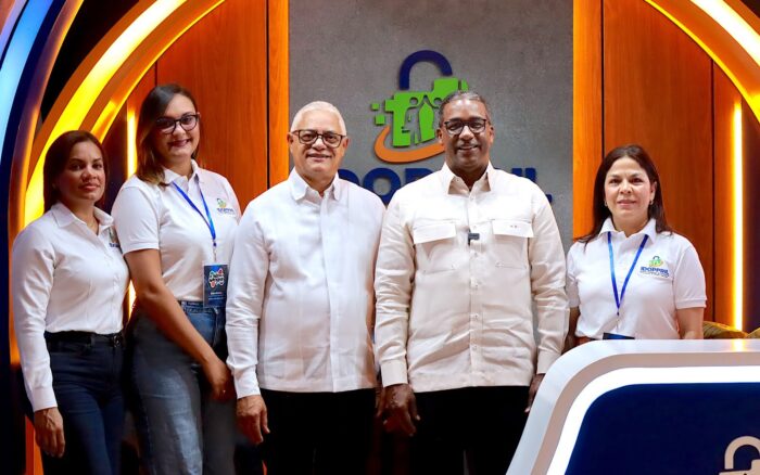 IDOPPRIL orienta a asistentes en Expo Vega 2026 para prevenir riesgos laborales