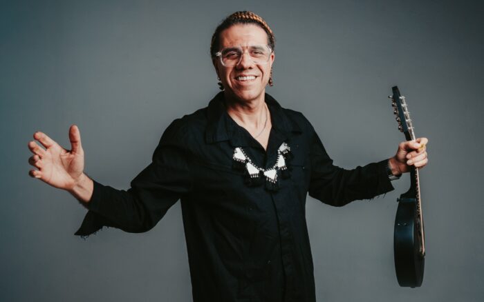 El mandolinista brasileño Hamilton de Holanda presenta el video oficial de «Mono no Aware», una de las obras más emblemáticas de su nuevo álbum “Nova”