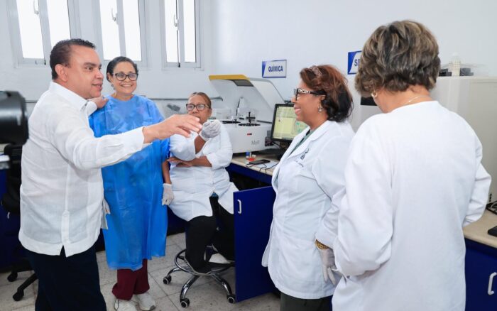 Director del SNS realiza visita no programada al Hospital Jacinto Ignacio Mañón y ordena agilizar atención a los pacientes