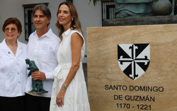 Santo Domingo inaugura escultura de santo Domingo de Guzmán para conmemorar un nuevo aniversario de la fundación de la ciudad