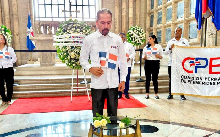 Efemérides Patrias exhorta a colocar en lugares visibles la Bandera Nacional por la Restauración
