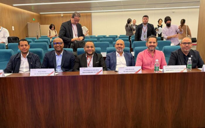 Director Hospital Ney Arias participa en curso internacional sobre tecnologías digitales e inteligencia artificial