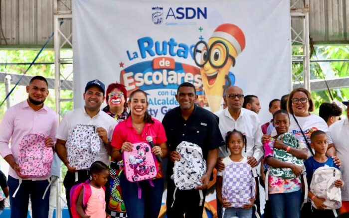 Alcaldesa Betty Gerónimo encabeza inicio de“La Ruta Escolar” con entrega de útiles escolares en Los Casabes y Los Guaricanos