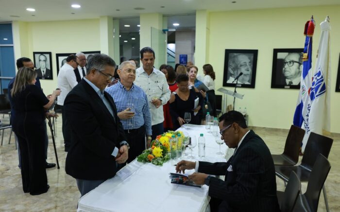 Embajador Néstor Cerón pone en circulación su libro Diplomacia Pública para la República Dominicana