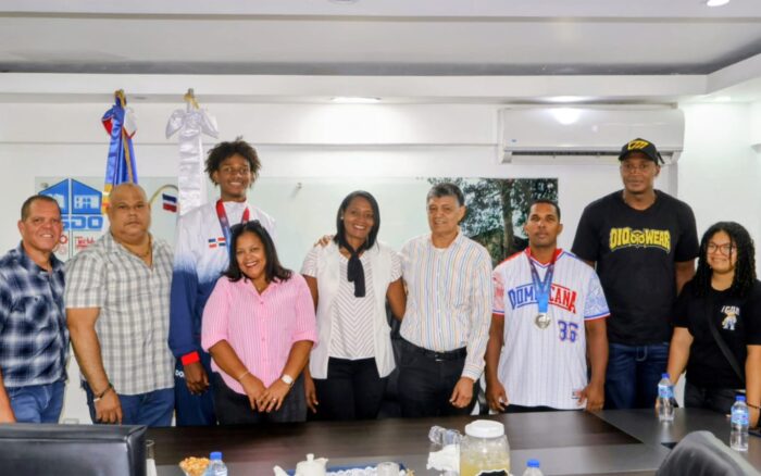 Alcalde Francisco Peña, recibe a medallistas de los recientes Juegos Centroamericanos y del Caribe