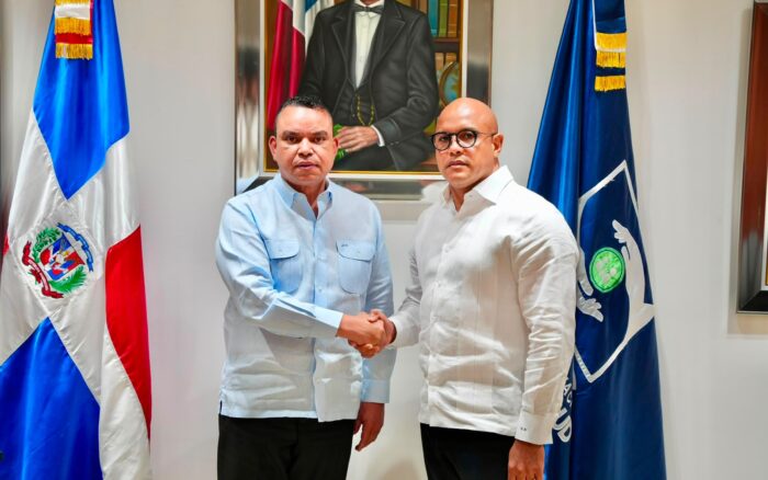 Designan al doctor Gewil Acosta como director interino del Hospital Padre Billini