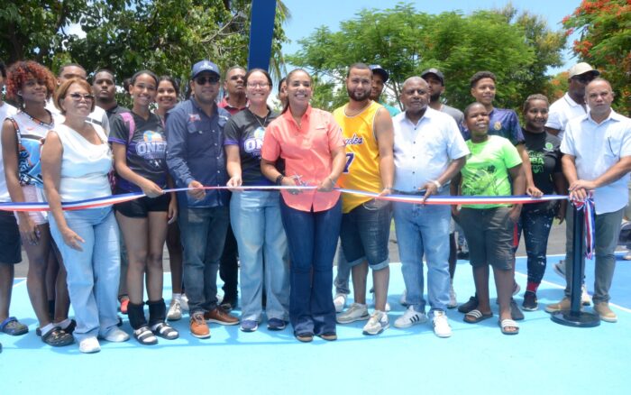 La alcaldesa Betty Gerónimo inaugura parque y cancha en Los Palmares y supervisa obras en distintos sectores