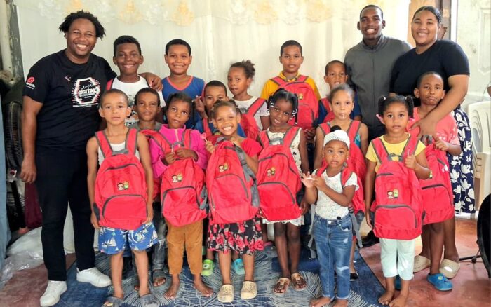 Fundación Fox Farlen realiza jornada de entrega de útiles escolares junto a SODOMEDI