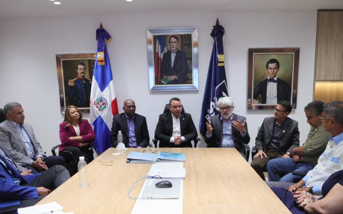 SNS y sociedades médicas coordinan acciones para fortalecer atención materna y neonatal