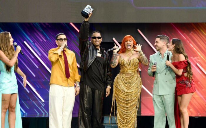 Santiago Matías, Arlene MC, Jey One y La Más Doll ganan en Premios Juventud 2026