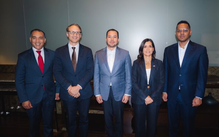 Embajadora de Estados Unidos sostiene encuentro con representantes de Dominicanos Primero