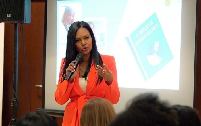 Darilyn Aquino hace historia en España como número uno en estrategia empresarial
