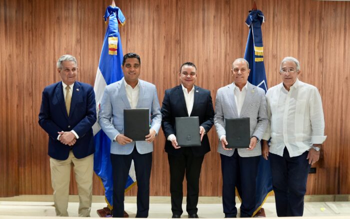 SNS, Deportes y Comité Olímpico acuerdan fortalecer atención de salud de los atletas
