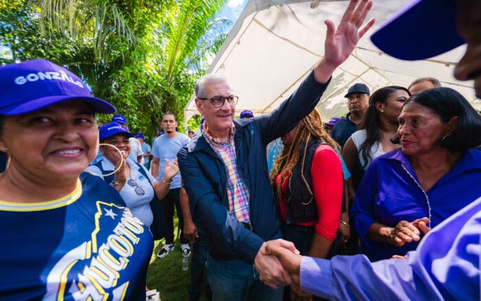 Gonzalo Castillo recorre Las Coles, Arenoso, Castillo, Villa Riva y San Francisco: se compromete a “encender la maquinaria productiva” de provincia Duarte